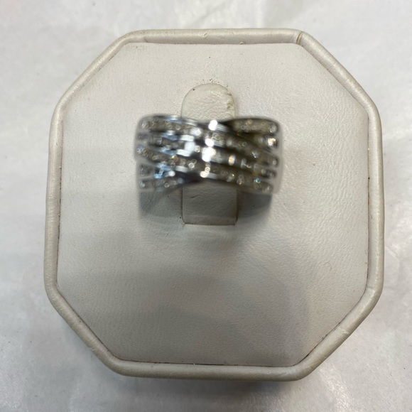 14K Diamonds Ring - Picture 2 of 5